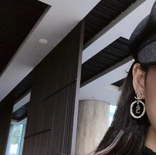 CHANEL香奈儿金色圆形双c珍珠 5号香水瓶 耳钉耳环 商品图0