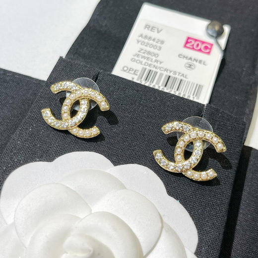 CHANEL香奈儿双c半珍珠半钻耳钉耳环 商品图1