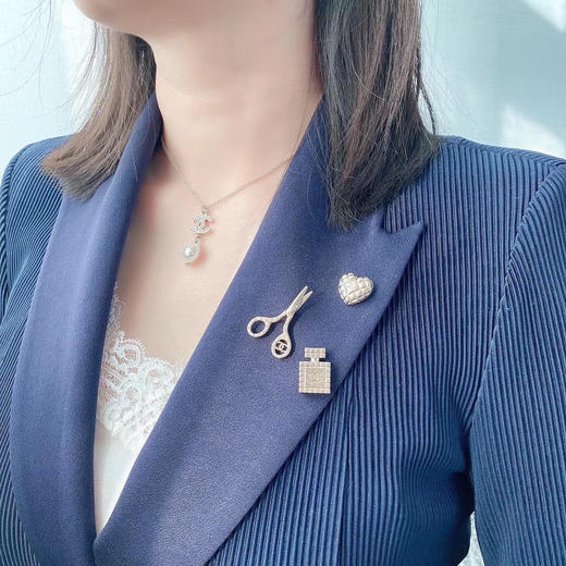 CHANEL香奈儿三件套 剪刀 香水瓶 桃心胸针 商品图5