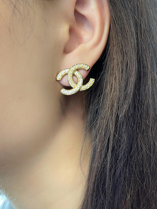 CHANEL香奈儿双c半珍珠半钻耳钉耳环 商品图0