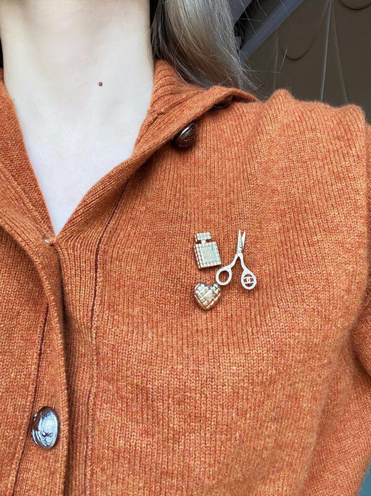 CHANEL香奈儿三件套 剪刀 香水瓶 桃心胸针 商品图2