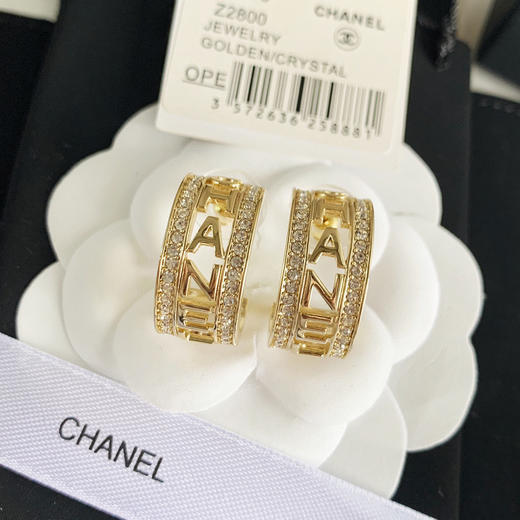 CHANEL香奈儿金色字母镂空耳钉耳环 商品图7