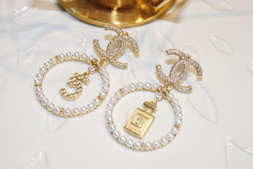 CHANEL香奈儿金色圆形双c珍珠 5号香水瓶 耳钉耳环 商品图7