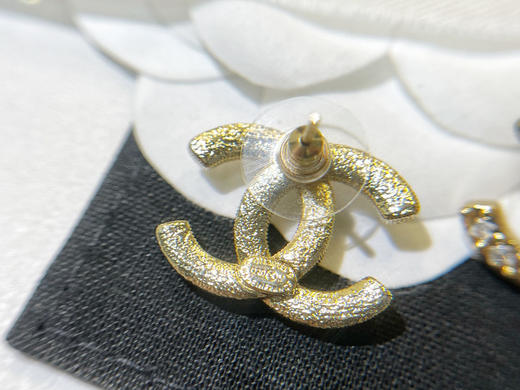 CHANEL香奈儿双c半珍珠半钻耳钉耳环 商品图7