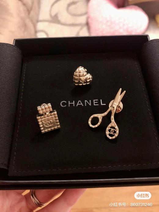 CHANEL香奈儿三件套 剪刀 香水瓶 桃心胸针 商品图0