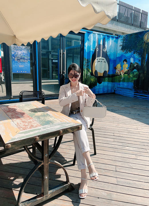 【断码特惠不退换】花花品质生活 | 「思J图代工厂定制款」复古优雅一字带 褶皱 羊皮凉鞋 清凉一夏 商品图8