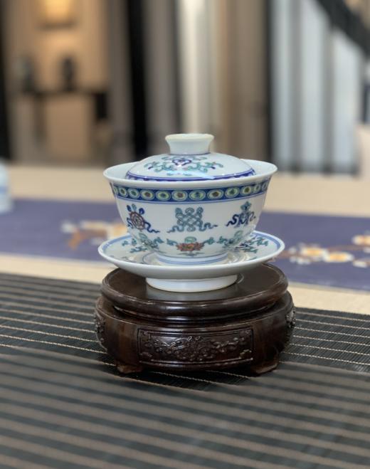 涂杏花：青花斗彩莲托八宝盖碗 商品图0