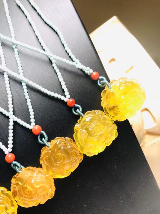 价值2000+ 母亲节福利！天然蜜蜡牡丹花吊坠配蓝瓷松项链 蓝黄色明艳高雅 气质不俗 商品图2