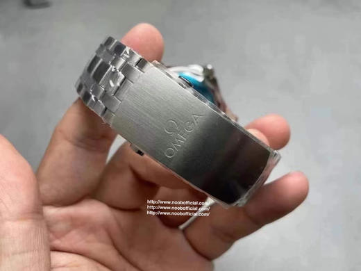 OR Factoy 欧米茄OMEGA海马300米 将开启复刻传奇⁠的篇章⁠。这⁠一前沿风尚的欧米茄海马300米系列腕表，采用进口316L精钢打造而成⁠，表圈采用韩国高密度陶瓷⁠ 手表基于正品原版开模❕ 商品图9