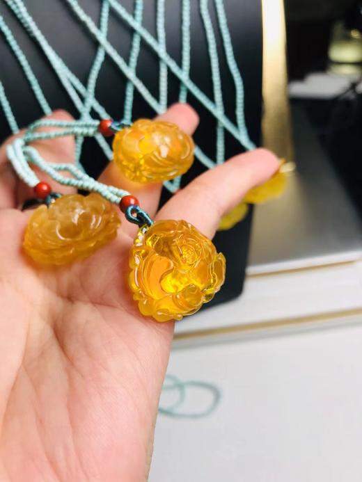 价值2000+ 母亲节福利！天然蜜蜡牡丹花吊坠配蓝瓷松项链 蓝黄色明艳高雅 气质不俗 商品图5