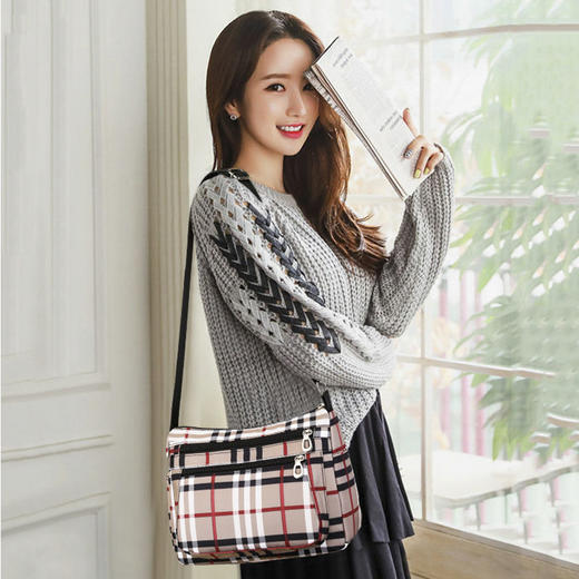 PDD-NRHBD210406新款时尚气质格子防水牛津布单肩斜跨包【仅支持线上支付】 商品图3