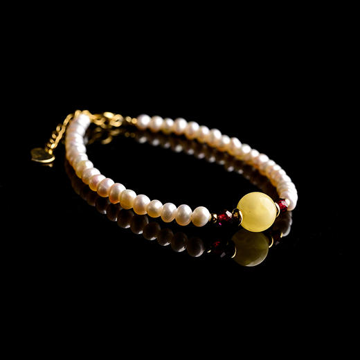 搭配晶莹圆润珍珠的蜜蜡手链 商品图0