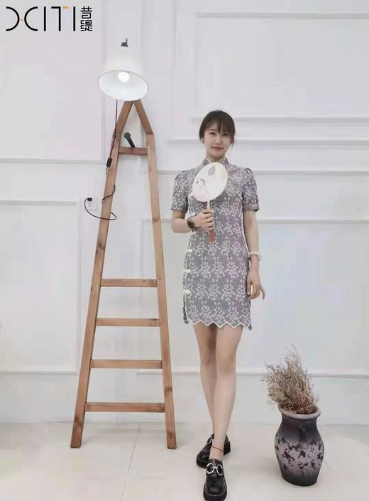 昔缇黑底白色印花旗袍连衣裙 商品图1