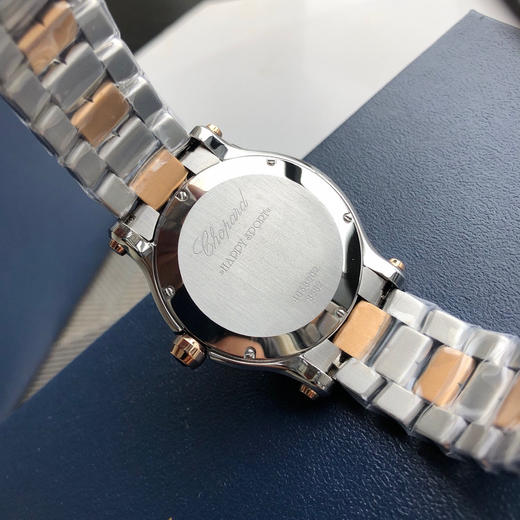 萧邦快乐钻系列石英腕表 
快乐钻（HAPPY DIAMONDS）表盘直径30mm 5钻！ 商品图7