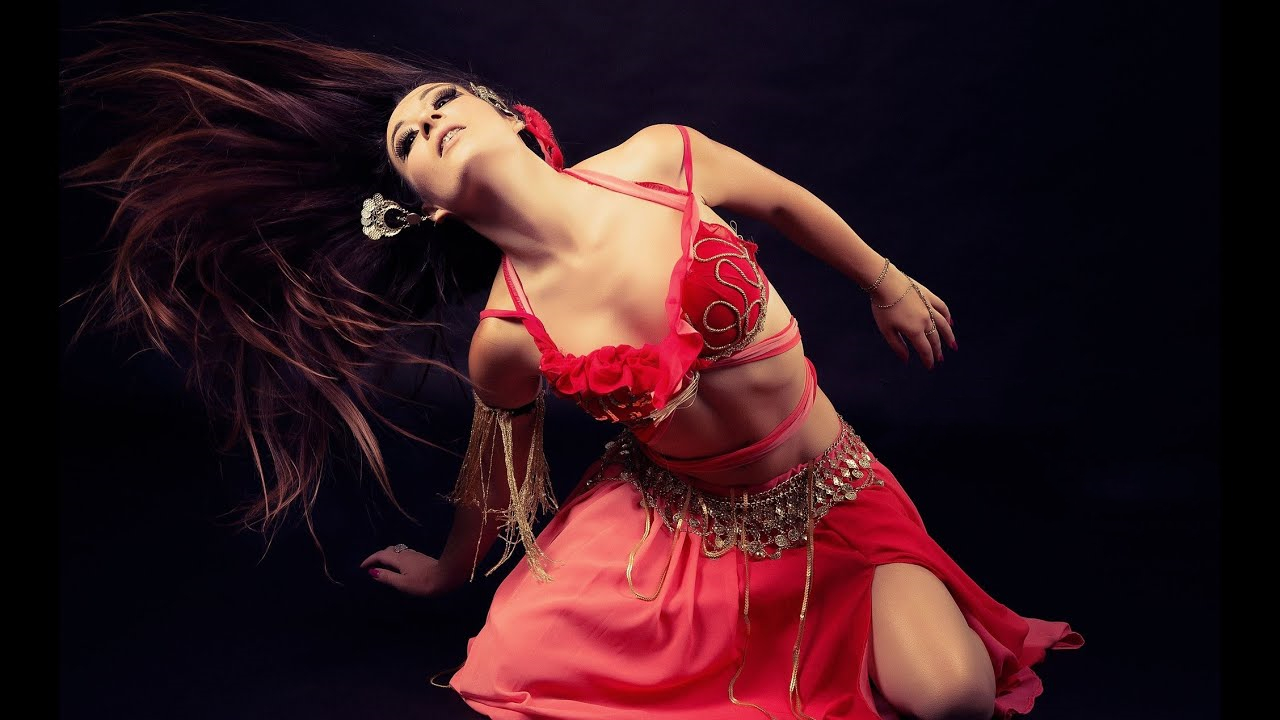 《肚皮舞里怎么用头发？艾玛老师甩发系统课：技巧与组合》