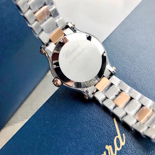 萧邦快乐钻系列石英腕表 
快乐钻（HAPPY DIAMONDS）表盘直径30mm 5钻！ 商品图7