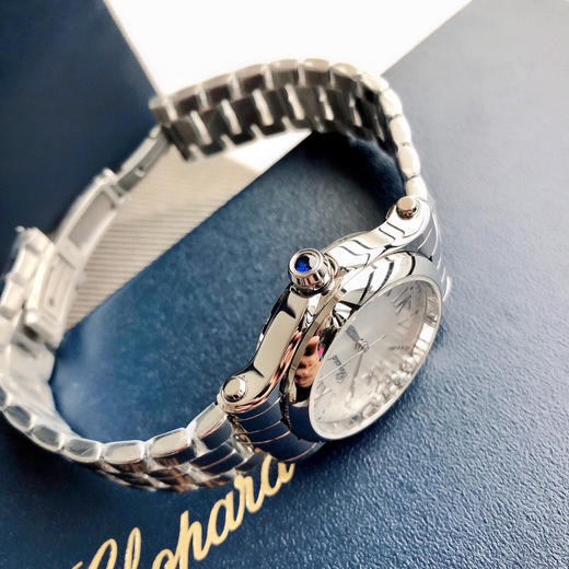 萧邦快乐钻系列石英腕表 
快乐钻（HAPPY DIAMONDS）表盘直径30mm 5钻！ 商品图6