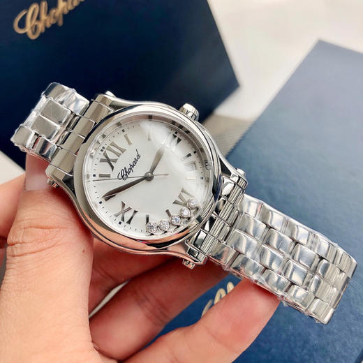萧邦快乐钻系列石英腕表 
快乐钻（HAPPY DIAMONDS）表盘直径30mm 5钻！ 商品图2