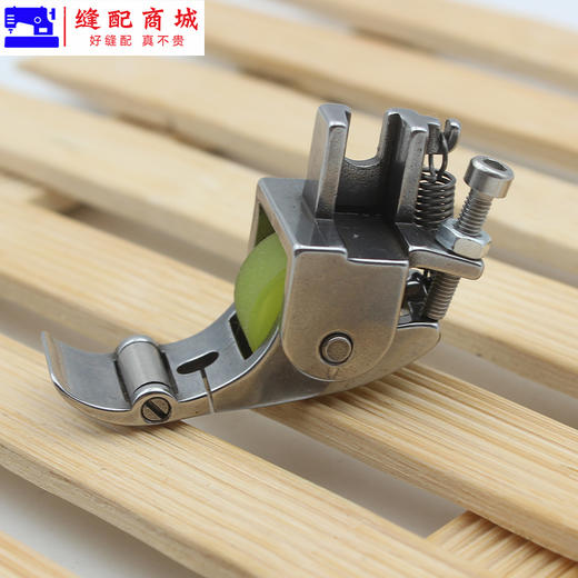 新款滚轮压脚 平车厚料皮革 窗帘 棉衣 全钢多功能平缝机压脚带轮子 商品图4