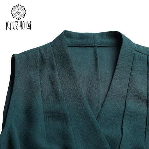 【伯妮斯茵】162A108--绿色外套--《花盆里的瓜叶菊》--《生命之美-梵高的花园》 商品图3