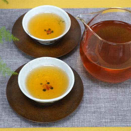 【精品品牌班章生茶】2011年兴海茶厂孔雀精品圆茶普洱茶生茶饼 虽然不是老班章原料 但是早年配的班章料口感很好性价比很高 高性价比品牌生茶 商品图7
