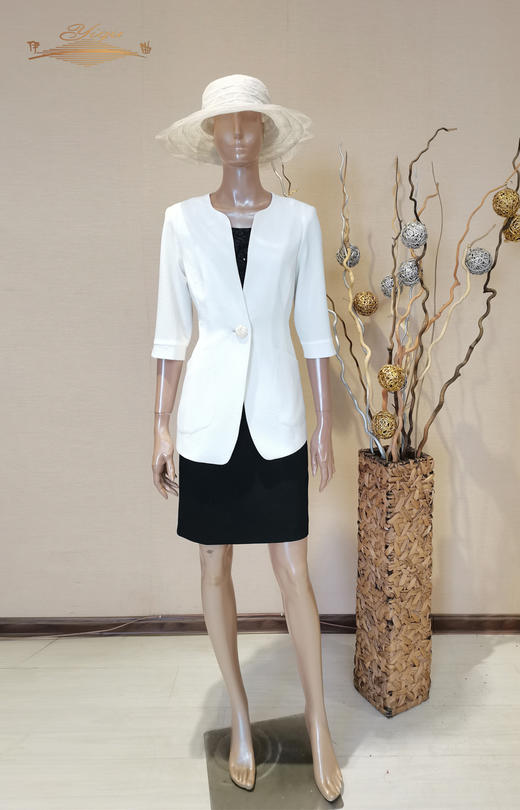 【特惠】YIQU丨“美丽印记”西装上衣（纯白） 商品图0