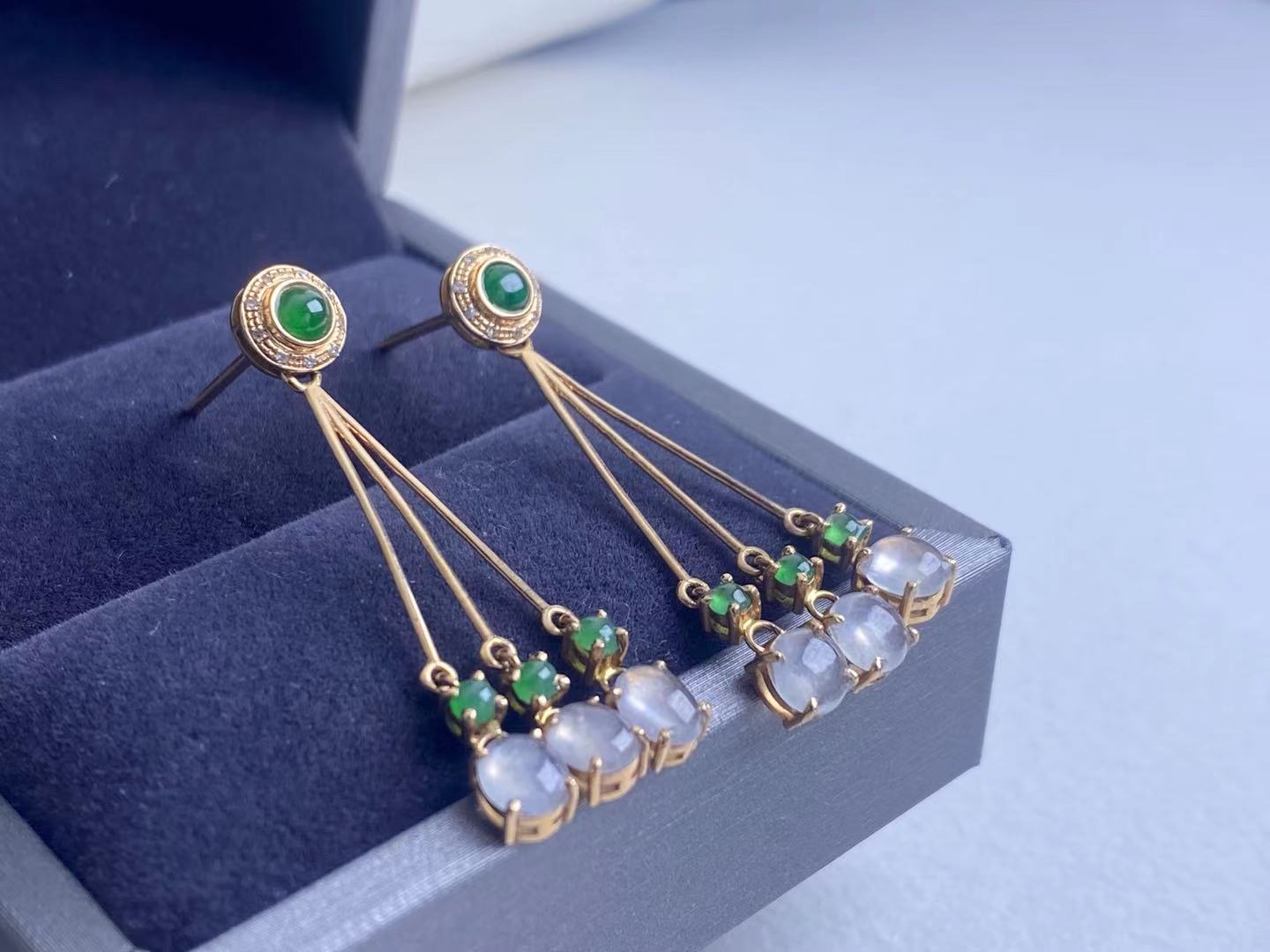 d101026 18k金镶翡翠冰种小蛋面耳坠