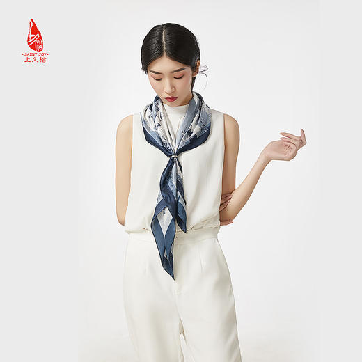 SAINTJOY/上久楷 女式真丝方巾 藏青城市涂鸦 FJ18004 商品图2