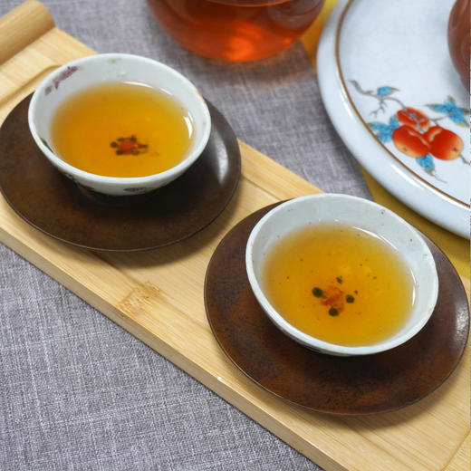 【精品品牌班章生茶】2011年兴海茶厂孔雀精品圆茶普洱茶生茶饼 虽然不是老班章原料 但是早年配的班章料口感很好性价比很高 高性价比品牌生茶 商品图6