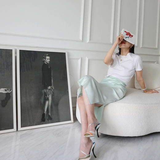 纯露节¥999送·新芽绿缎面开叉半长裙 商品图2