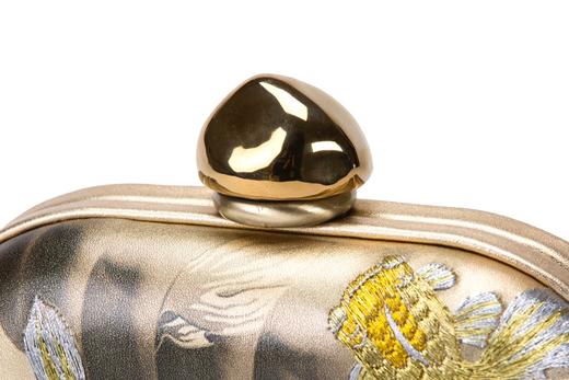 “瓷说”金色晚礼包（限量款）规格：165mm*115mm*55mm颜色：浅金色材质：头层牛皮配以高科技工艺 商品图3