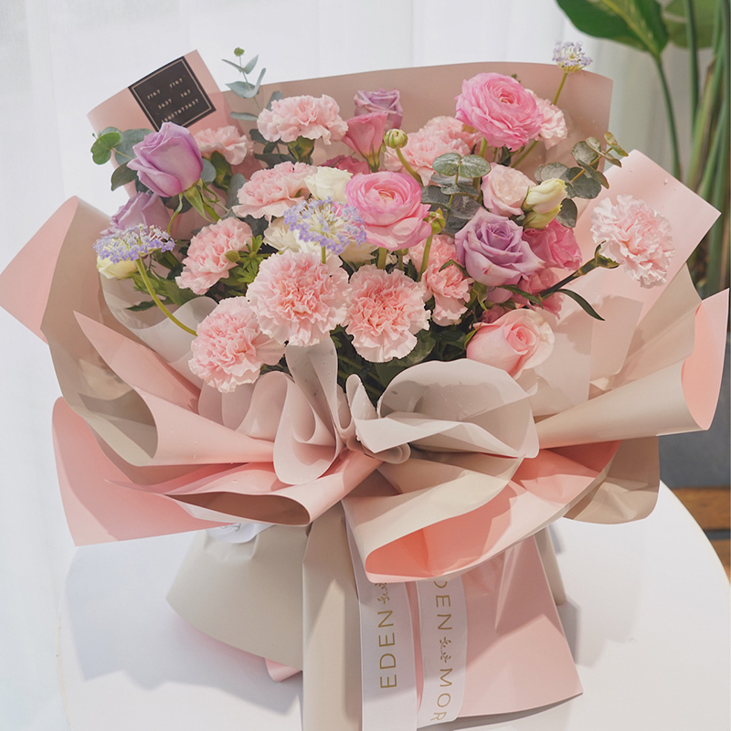 【温情】11支粉康乃馨3支粉玫瑰3支海洋之歌混搭花束