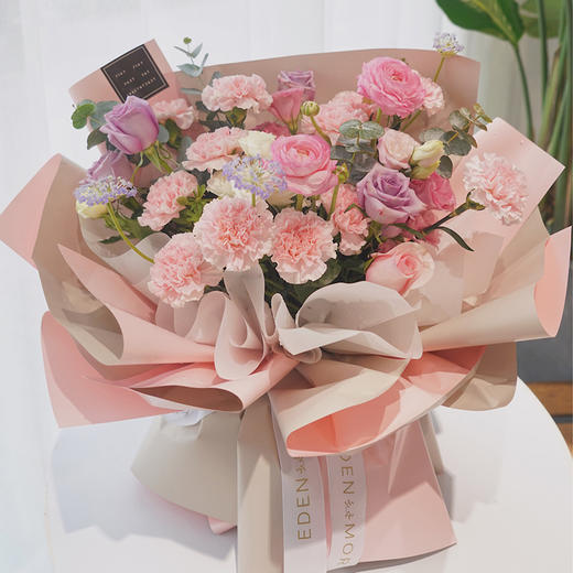 【温情】11支粉康乃馨3支粉玫瑰3支海洋之歌混搭花束 商品图0