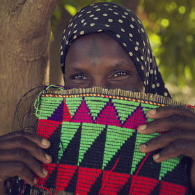 难民工匠，以坚韧之姿，报生活以歌