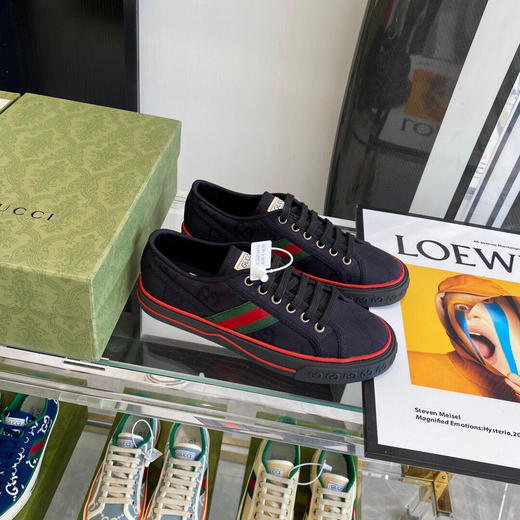春季特价💰450 公司级 # Gucci 古驰低帮布鞋，专柜同步更新，原版楦头，原版材料
女码：35-40
男码：39-44 商品图1