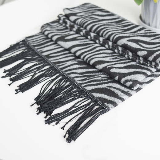 HX 品牌冬季围巾（款式随机发出）S410040006401 商品图2