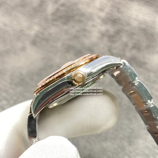 NOOB天然珍珠母贝！包18k金！劳力士蚝式恒动31日志 秀而不媚 恒久优雅 。【表壳】尺寸31mm，采用耗式904钢，表圈镶多粒施华洛斯奇钻 ，保证100米防水 商品图1