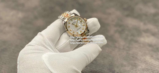 NOOB天然珍珠母贝！包18k金！劳力士蚝式恒动31日志 秀而不媚 恒久优雅 。【表壳】尺寸31mm，采用耗式904钢，表圈镶多粒施华洛斯奇钻 ，保证100米防水 商品图1