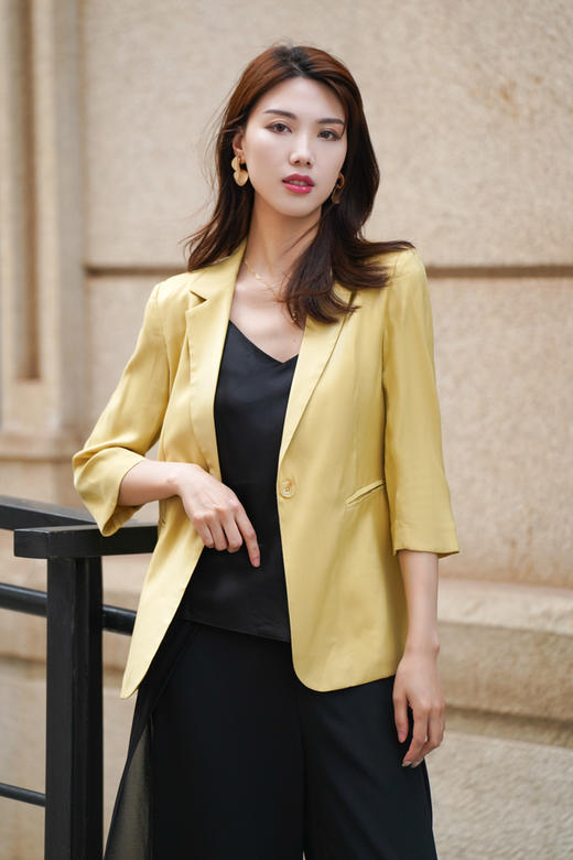 臣禾【聚酯+人丝】夏季新品中袖收身百搭小西装S222010930（现货） 商品图3