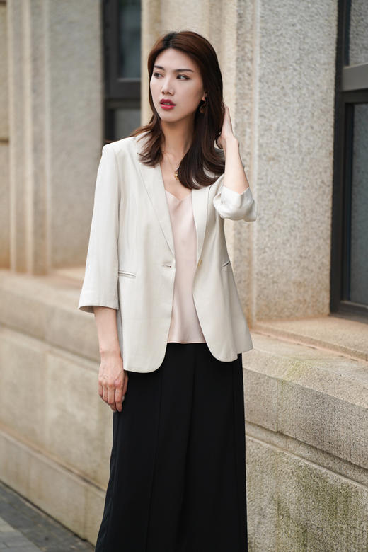 臣禾【聚酯+人丝】夏季新品中袖收身百搭小西装S222010930（现货） 商品图1