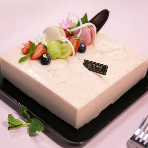 【春日樱花】- 酸奶加持，柠檬调和 跟着樱花的飘落 渗透在蛋糕的每一个细胞里 商品图3