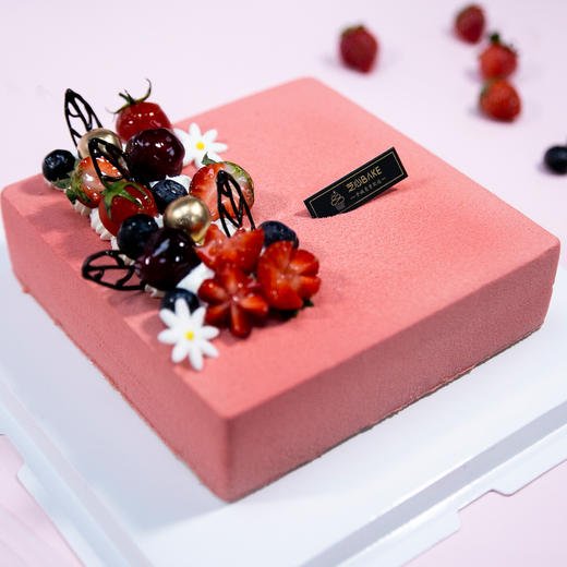 【半熟树莓】生日蛋糕- 嫣红的草莓雕刻成花 树莓内藏酸甜紧致 圣女果樱桃相伴 把红色点燃欲烈 商品图4
