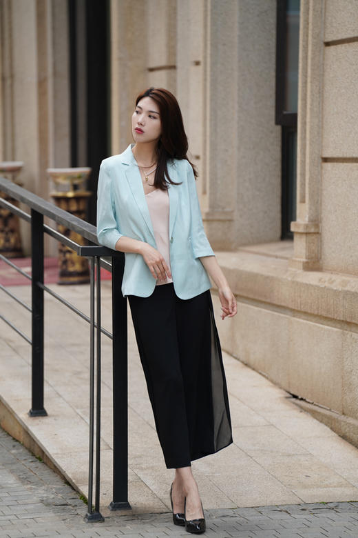 臣禾【聚酯+人丝】夏季新品中袖收身百搭小西装S222010930（现货） 商品图2