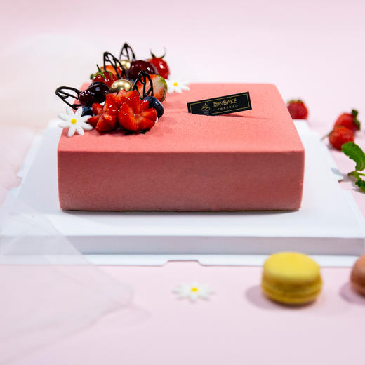【半熟树莓】生日蛋糕- 嫣红的草莓雕刻成花 树莓内藏酸甜紧致 圣女果樱桃相伴 把红色点燃欲烈 商品图2