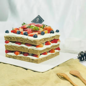 8寸【Chocolate草莓奶酪裸蛋糕】 浓郁，醇滑，细腻，幽静 全部糅合在这浓香得巧克力蛋糕胚里