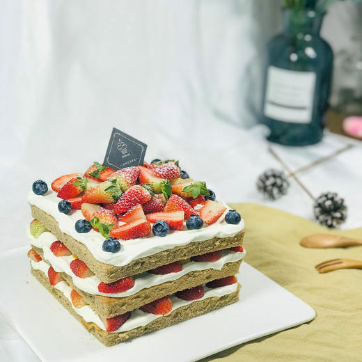 【草莓奶酪裸蛋糕】-柔顺的芝士将草莓蓝莓果肉牢牢包裹 商品图5