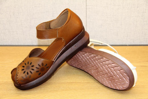 豪行夏季新款20292888镂空真皮软底鞋复古坡跟女鞋防滑底百搭凉鞋 商品图4