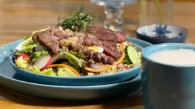 胚芽燕麦饮、蔬菜沙拉+油醋汁、黑椒海盐煎牛排【我用早餐叫醒你-16】