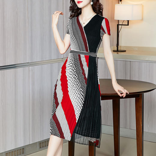 上海旗袍厂JN-K210325欧美贵妇人褶皱连衣裙2021夏季中长款修身显瘦V领裙子 商品图1