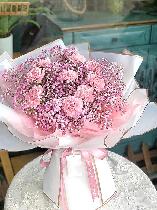 11支粉色康乃馨粉色满天星小花束白色金边包装 商品图0